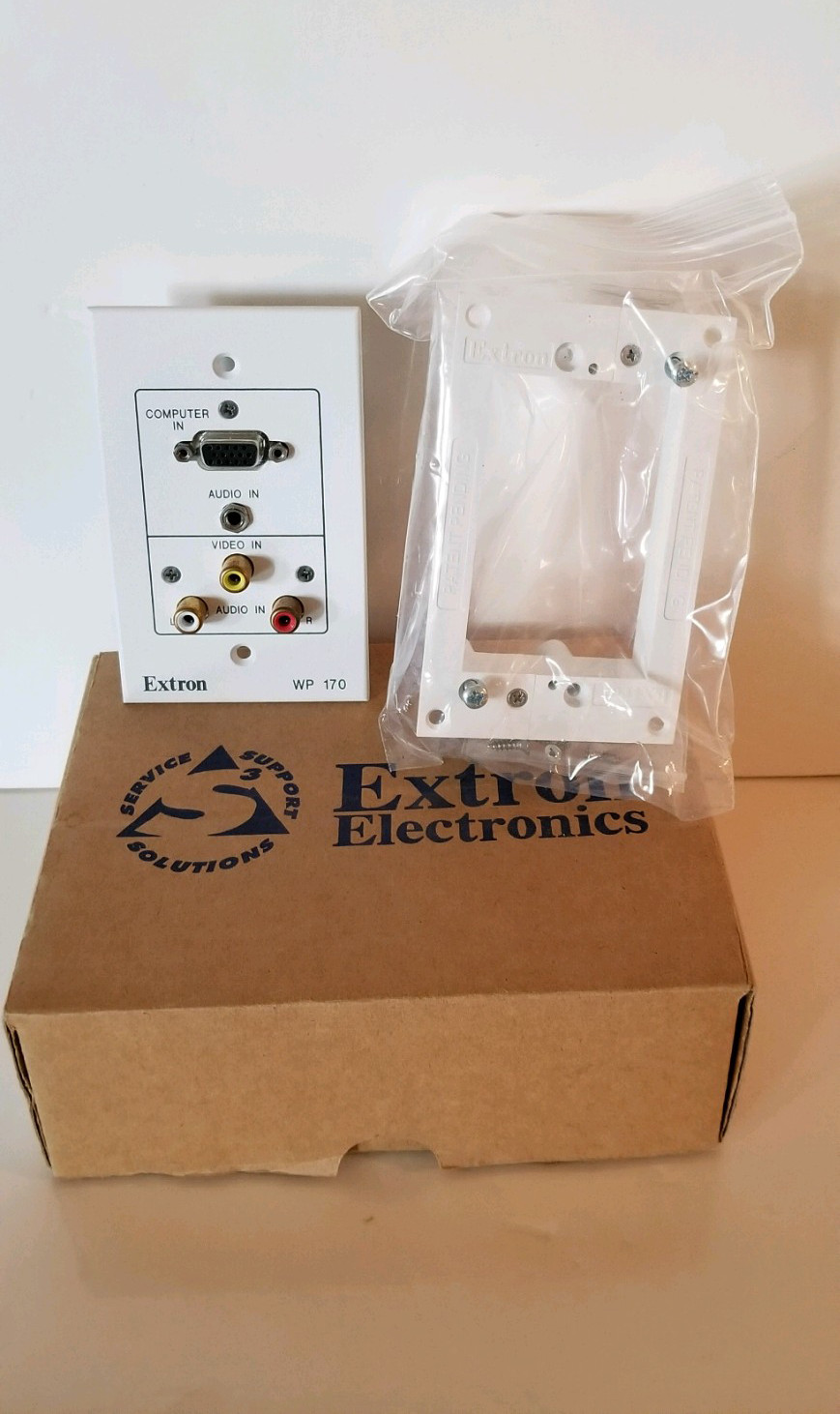 Extron Wall Plate WP 170 #60-429-22 VGA DB15 HD15 3.5mm Stereo Composite RCA BNC
