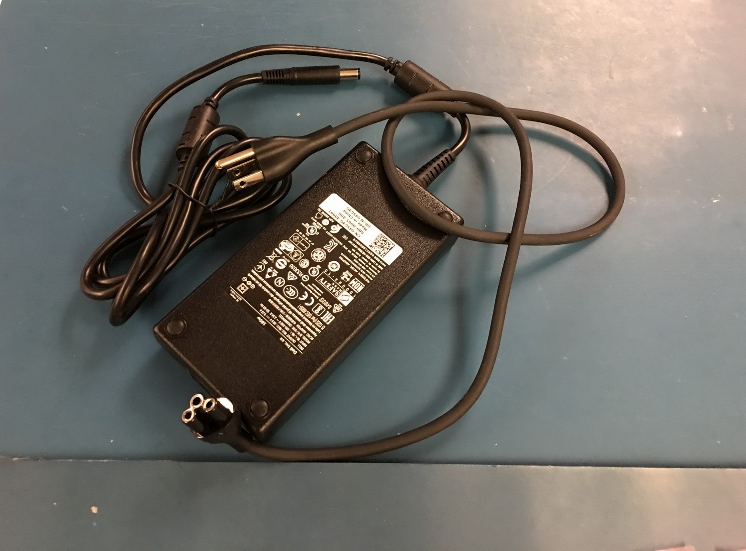 Dell Alienware M17X R3 180W AC Power Adapter Charger DA180PM111 45G4G 045G4G