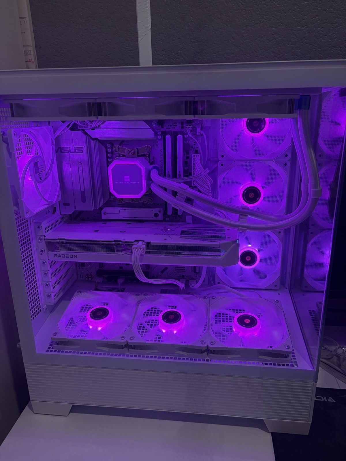 Full White Custom Gaming PC - Ryzen 9 9900X / RX 9060 XT 16GB / 32GB DDR5
