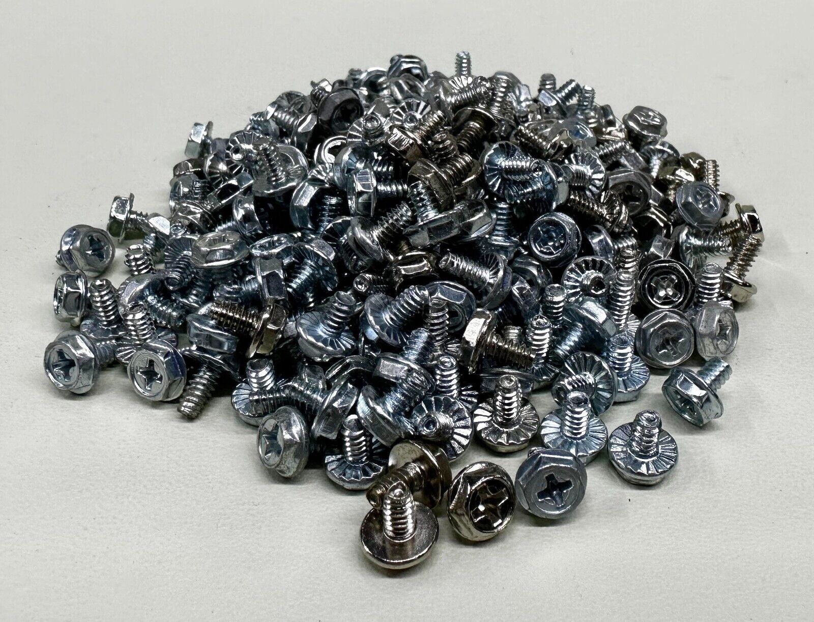 Lot of 250 Computer Chassis Case Screws - Silver - Hex #6, Philips Head