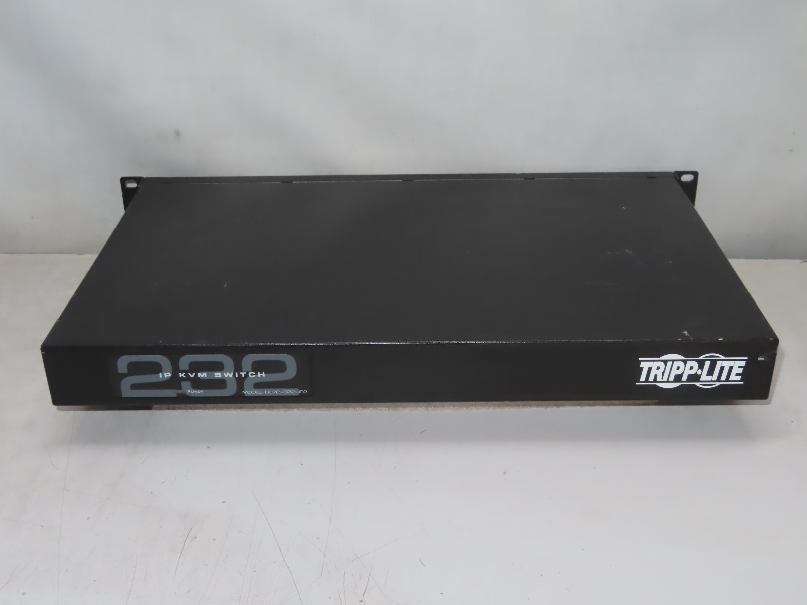 TRIPP LITE NetCommander B072-032-IP2 32 Port Cat5 IP KVM Switch w/ Rack Ears