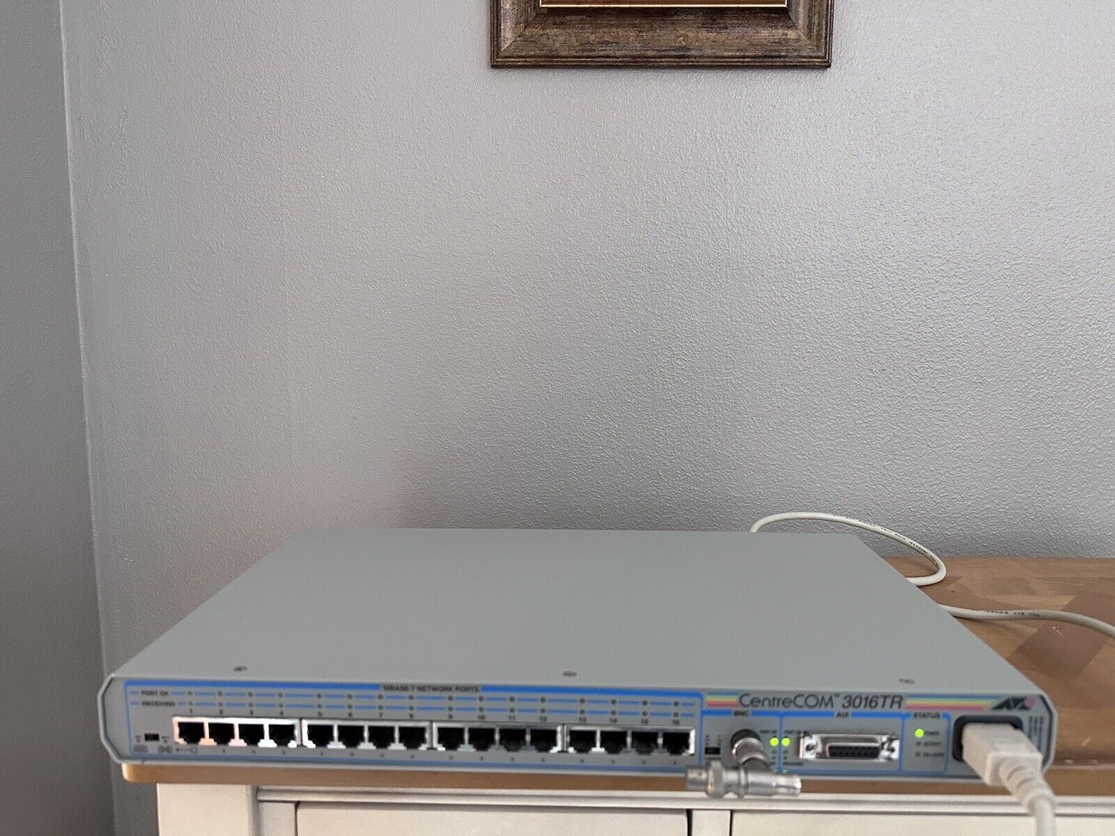 Allied Telesyn AT-3016TR CentreCOM 16-Port Network Hub With Cord. Tested