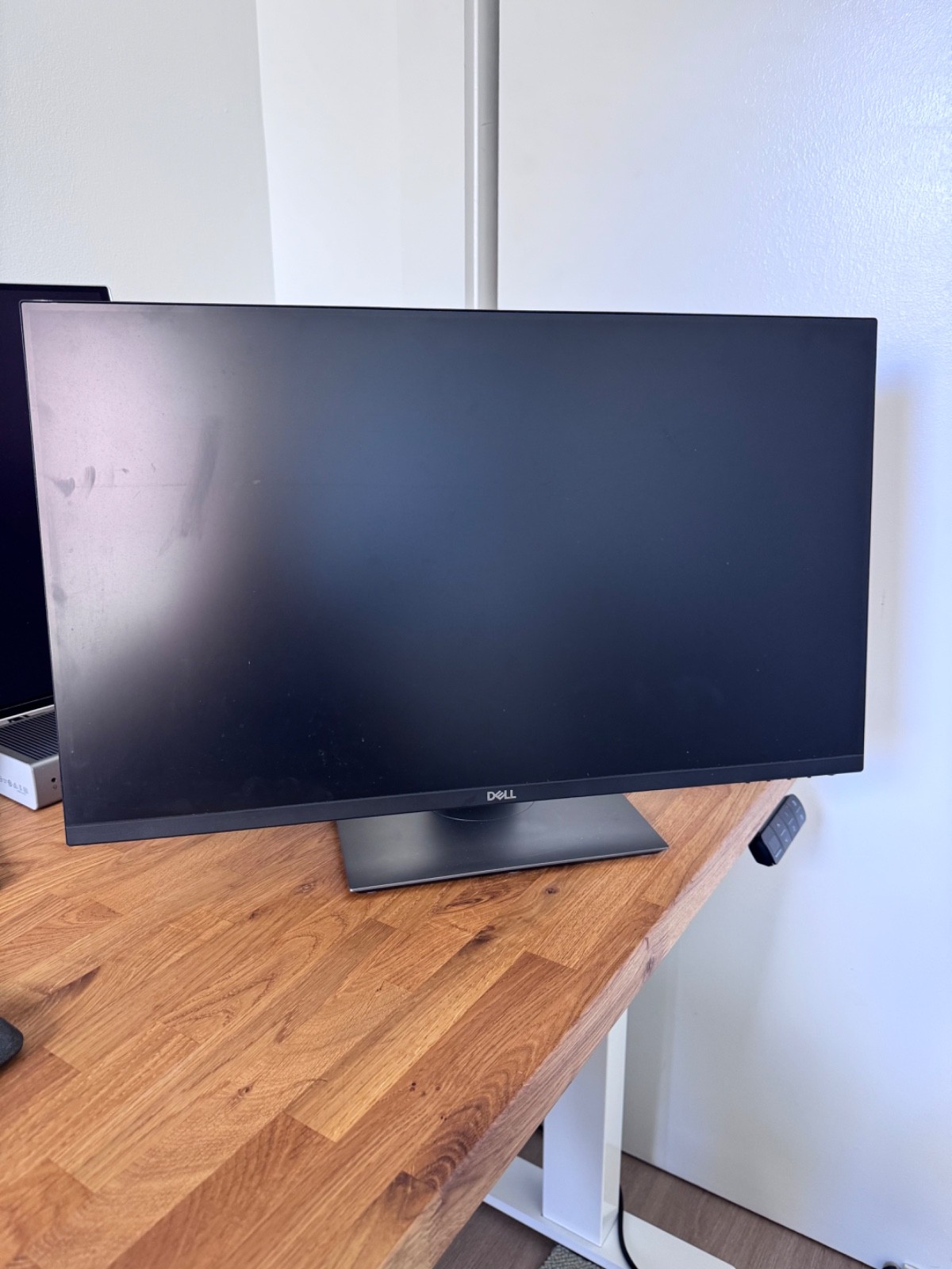 Dell Monitor P2719HC 27" 1920x1080 IPS LED 60Hz HDMI DP USB C w/ Stand & Cable