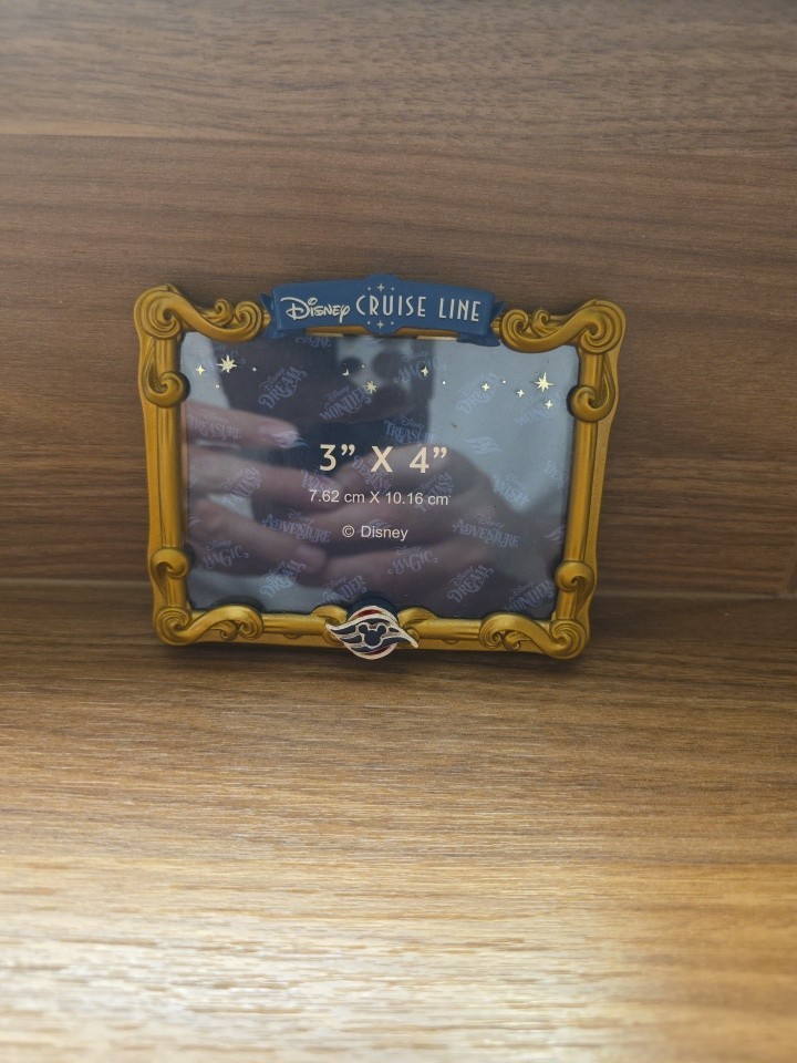 New 2026 Disney Cruise Line 3x4 Magnet Frame Picture Holder DCL