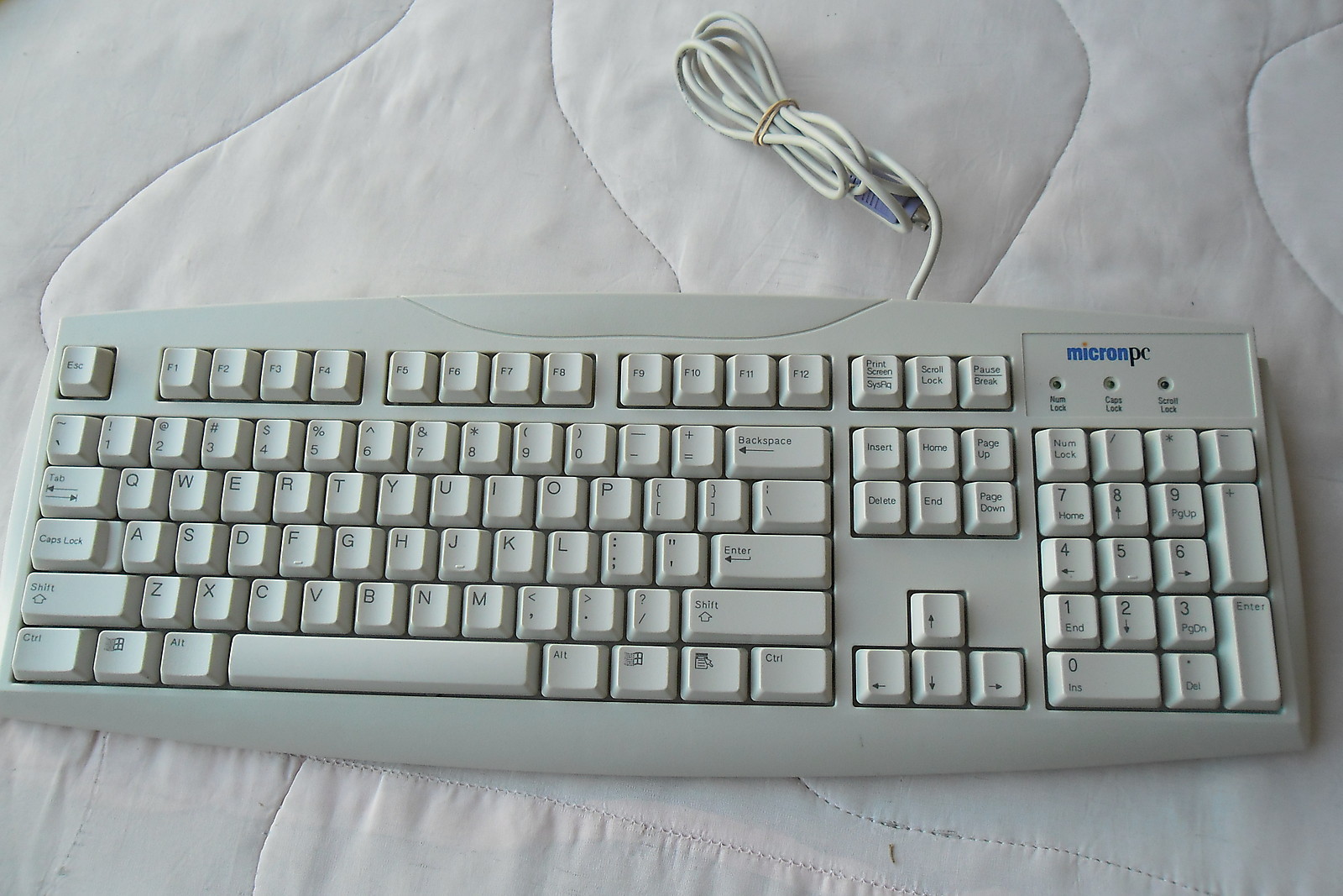 White Micron PC Keyboard model SK-1688