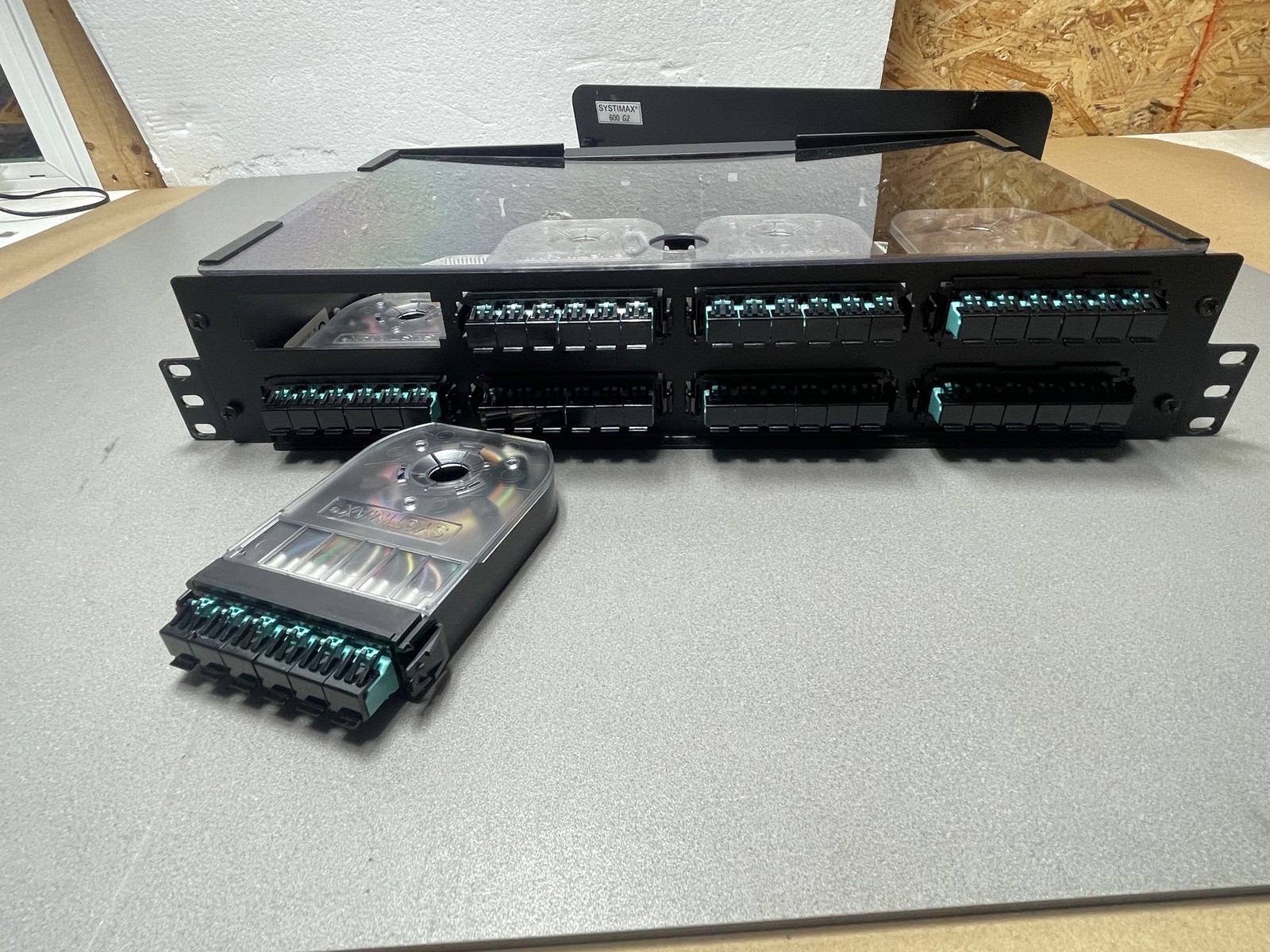 Commscope Systimax 600 G2 Shelf Kit 8 Bay w/ 8x 360G2 Cartridges OM4 Fiber