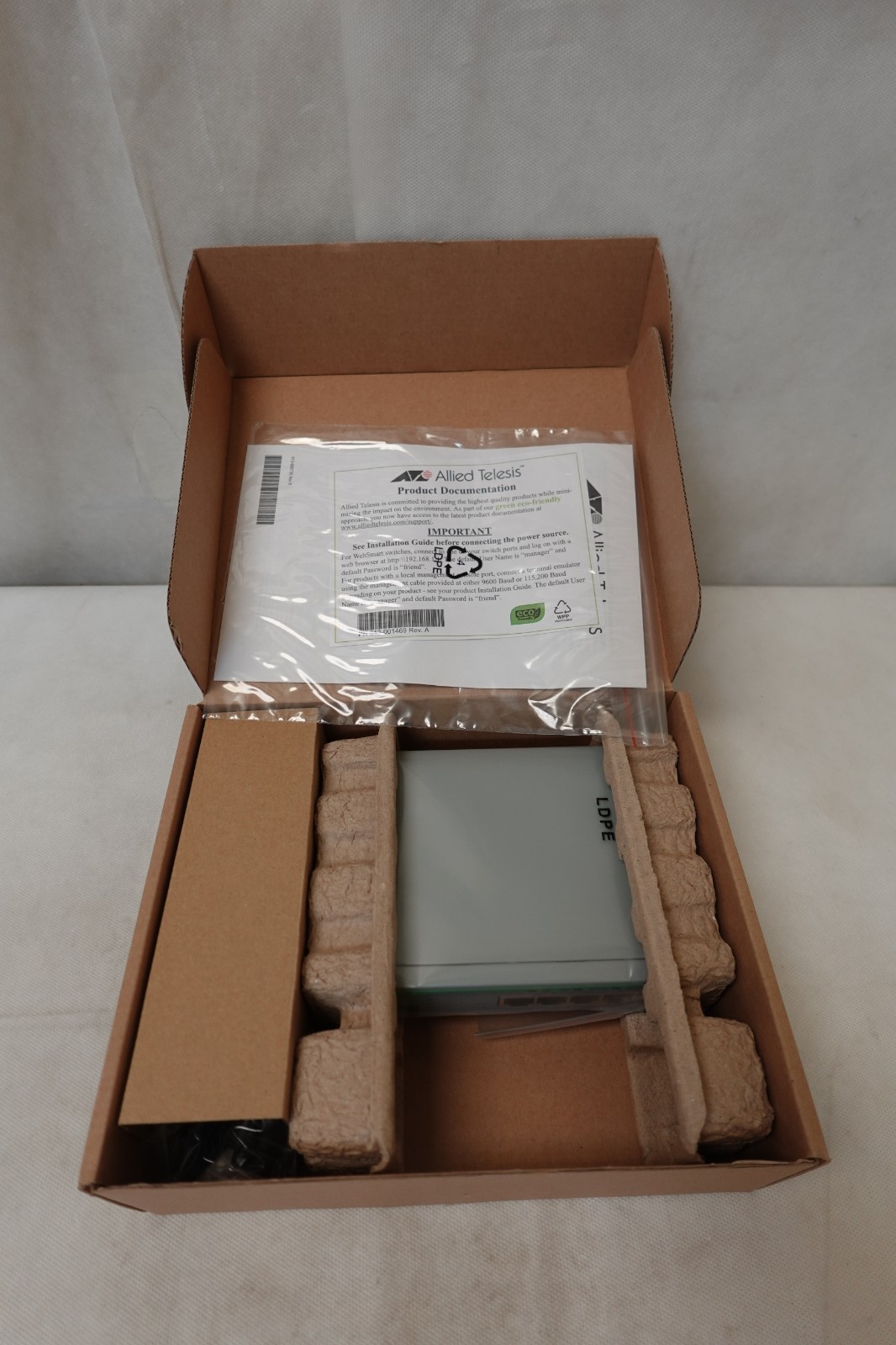 Allied Telesis AT-FS705L / 990-003028-50 Ethernet Switch - 5 Ports - 10/100 MBPS