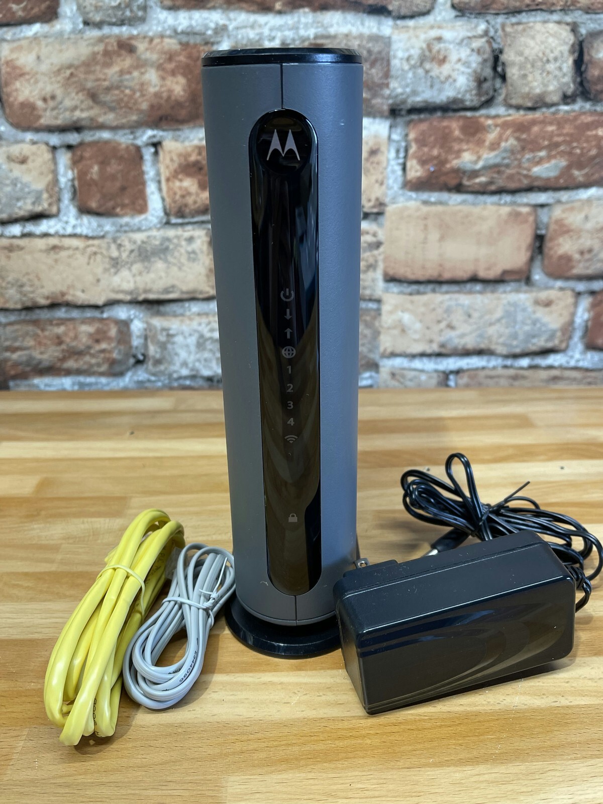 Motorola MG7315 Modem Router 8x4 343Mbps N450 WiFi