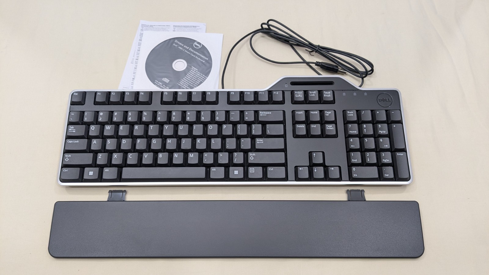 Dell KB813-BK-US Wired USB Keyboard + Smart Card Reader + Palm Rest - NEW