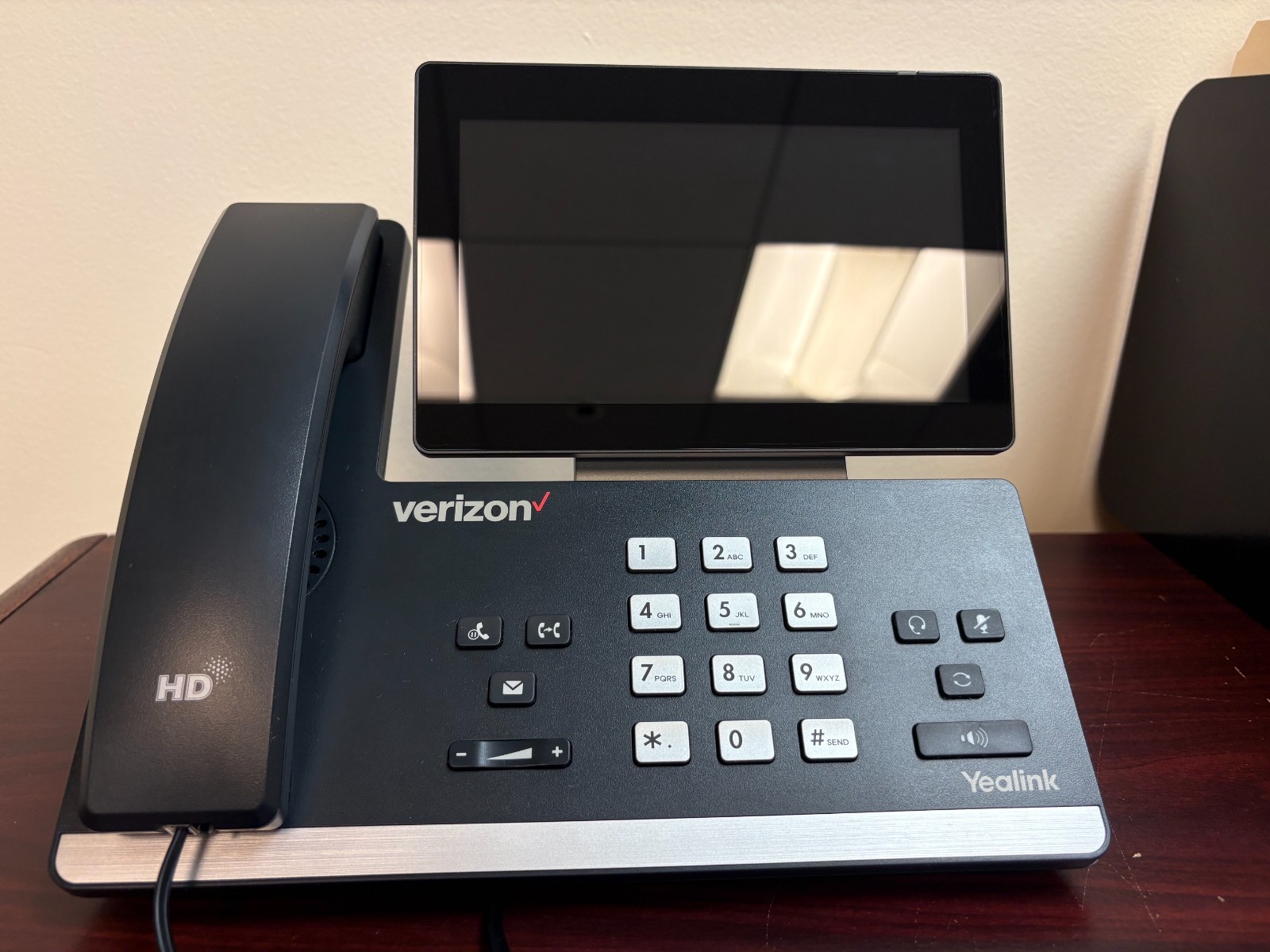 YeaLink SIP-T57W IP PoE Phone, Touch Screen, Tested w/ Stand, Verizon Specific