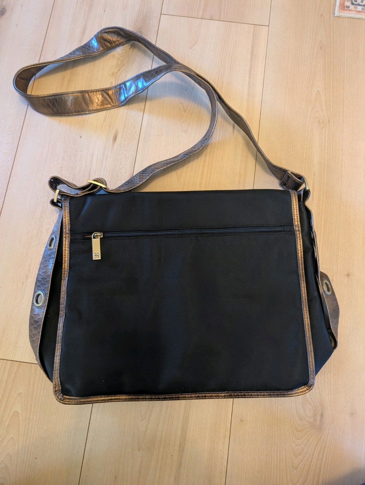 Naturalizer laptop Bag Black And Gold Shoulder Strap And Snaps And Zippers