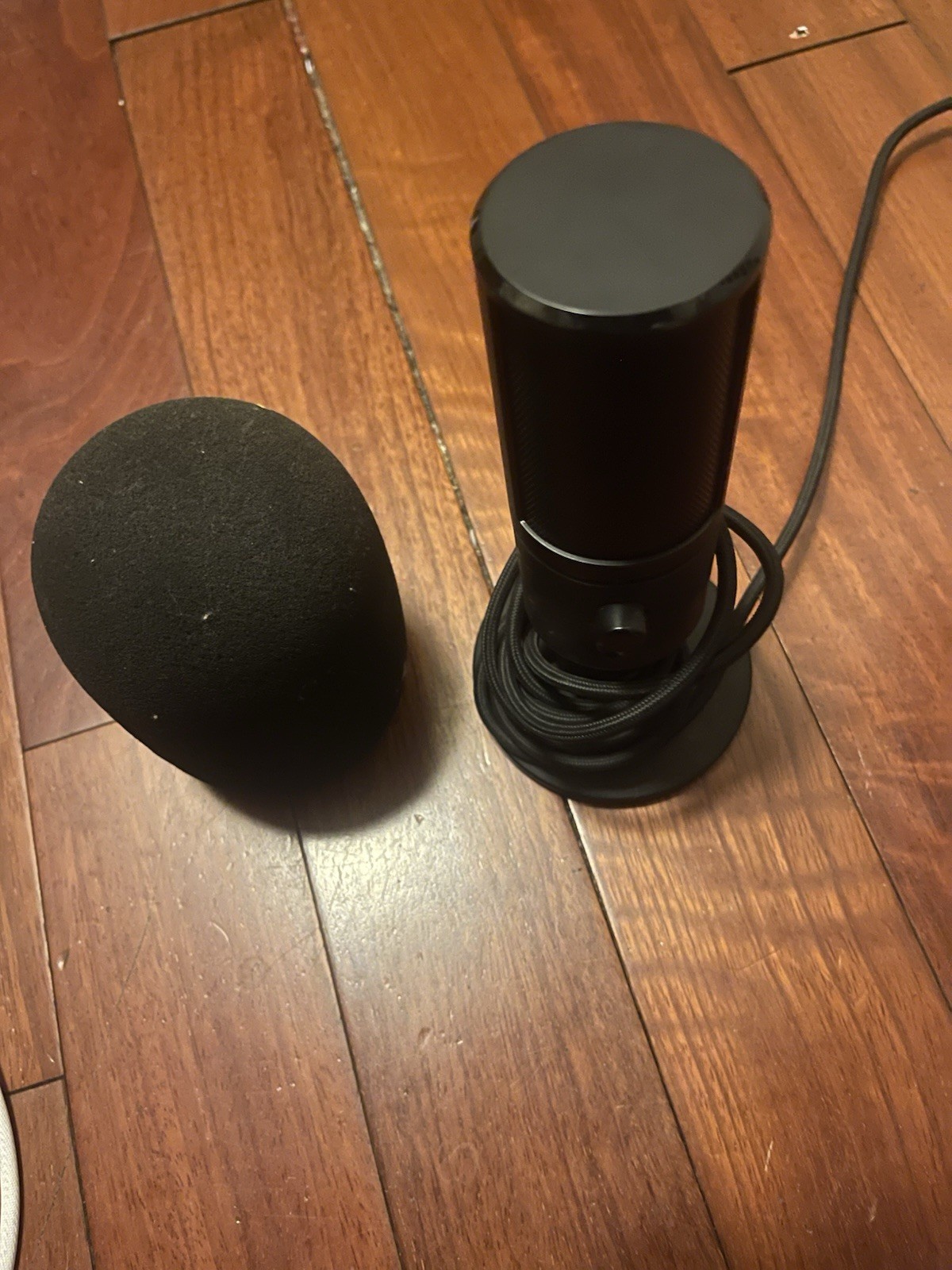 Razer Seiren X Black USB Streaming Microphone built-in Shock Mount