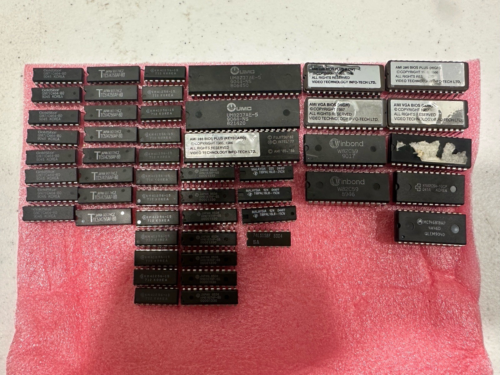 Vintage IC Chip Qty 51 Lot – CPU, DRAM, SRAM, DMA, BIOS ROMs, Logic – Untested