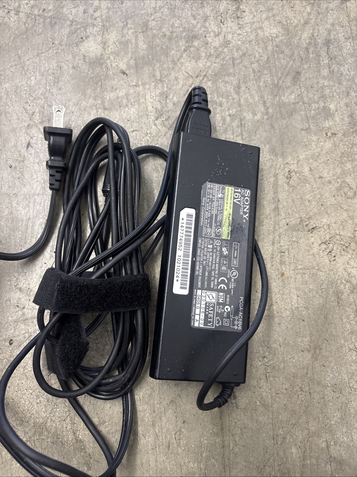Genuine Sony AC Adapter Sony 16V  PCGA-AC16V Charger w/ Power Cord