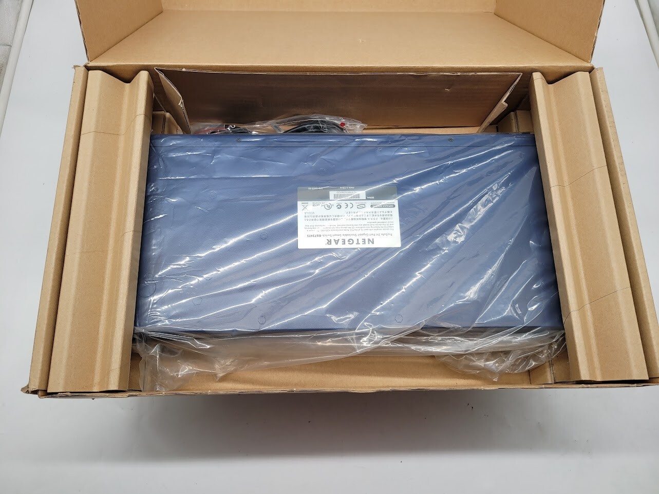 NETGEAR Pro Safe GS724TS 24-Port Gigabit Stackable Smart Switch