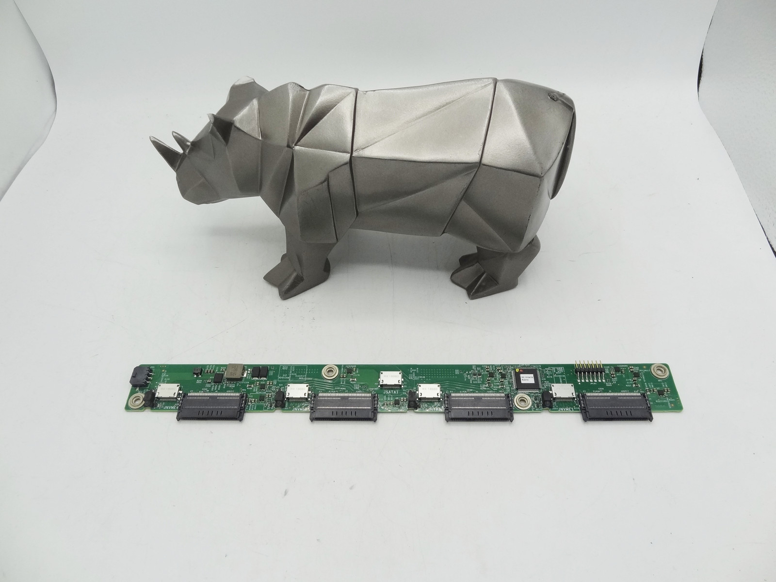 BPN-NVME3-802N-S4 SUPERMICRO 4X2.5IN HYBRID BACKPLANE (NVME/SAS/SATA)