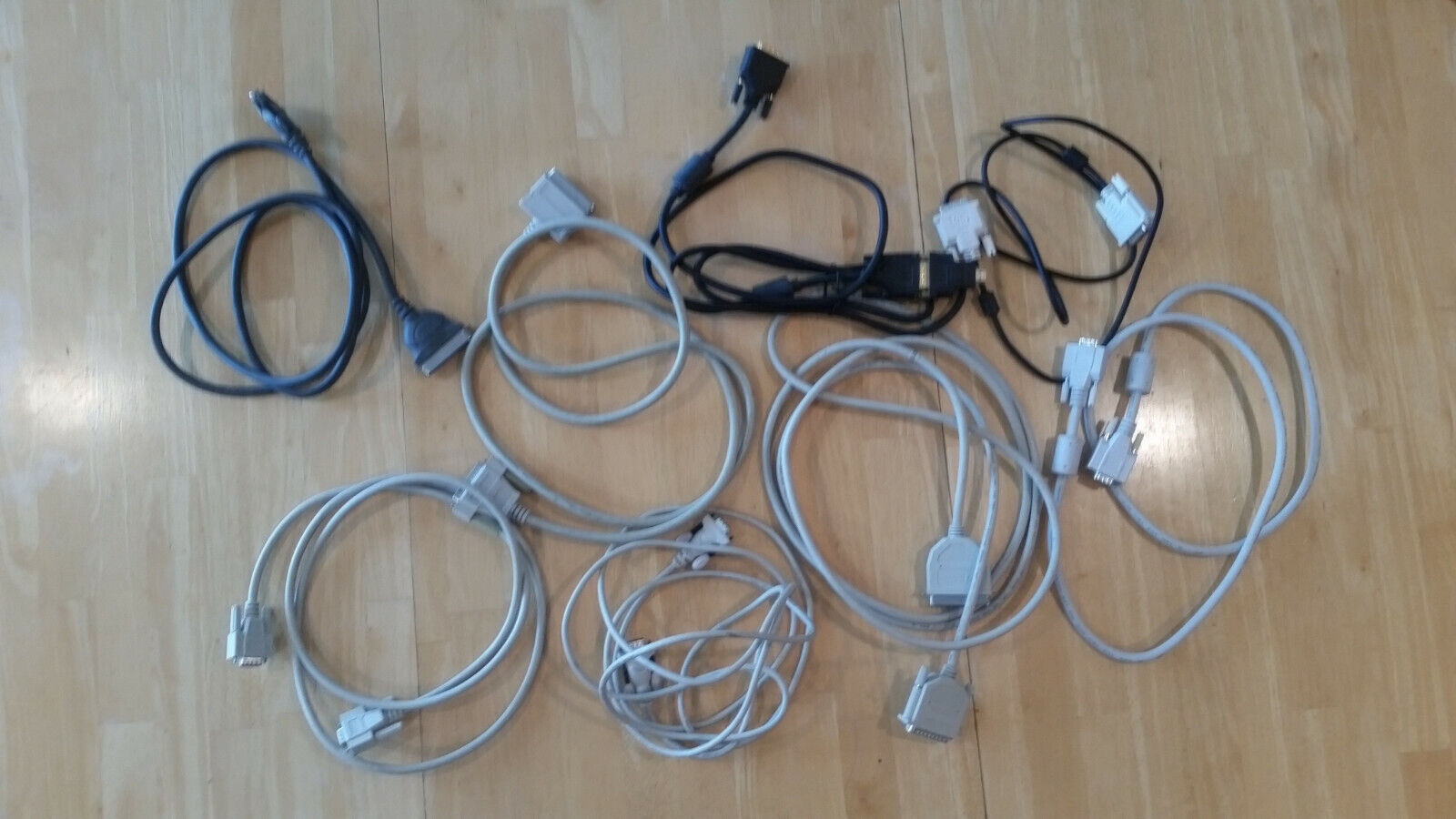 Lot 9pc Computer & Printer cables VGA, DVI, Centronics, adapter  various lengths