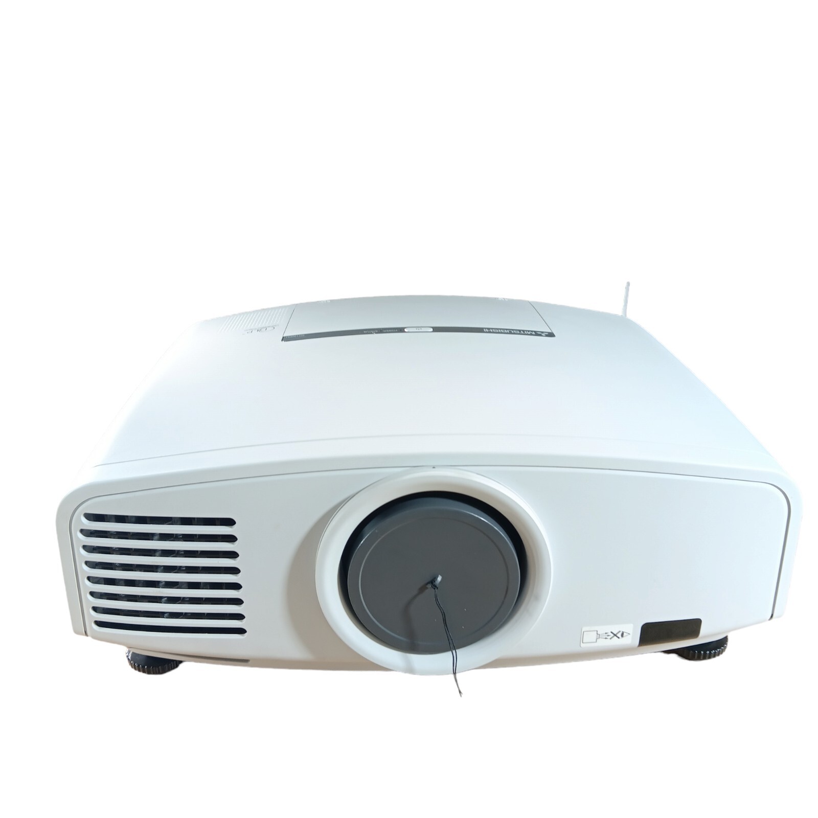 Mitsubishi XD1000U VGA/DVI-D DLP Video Projector 3000 Lumens 1280x1024
