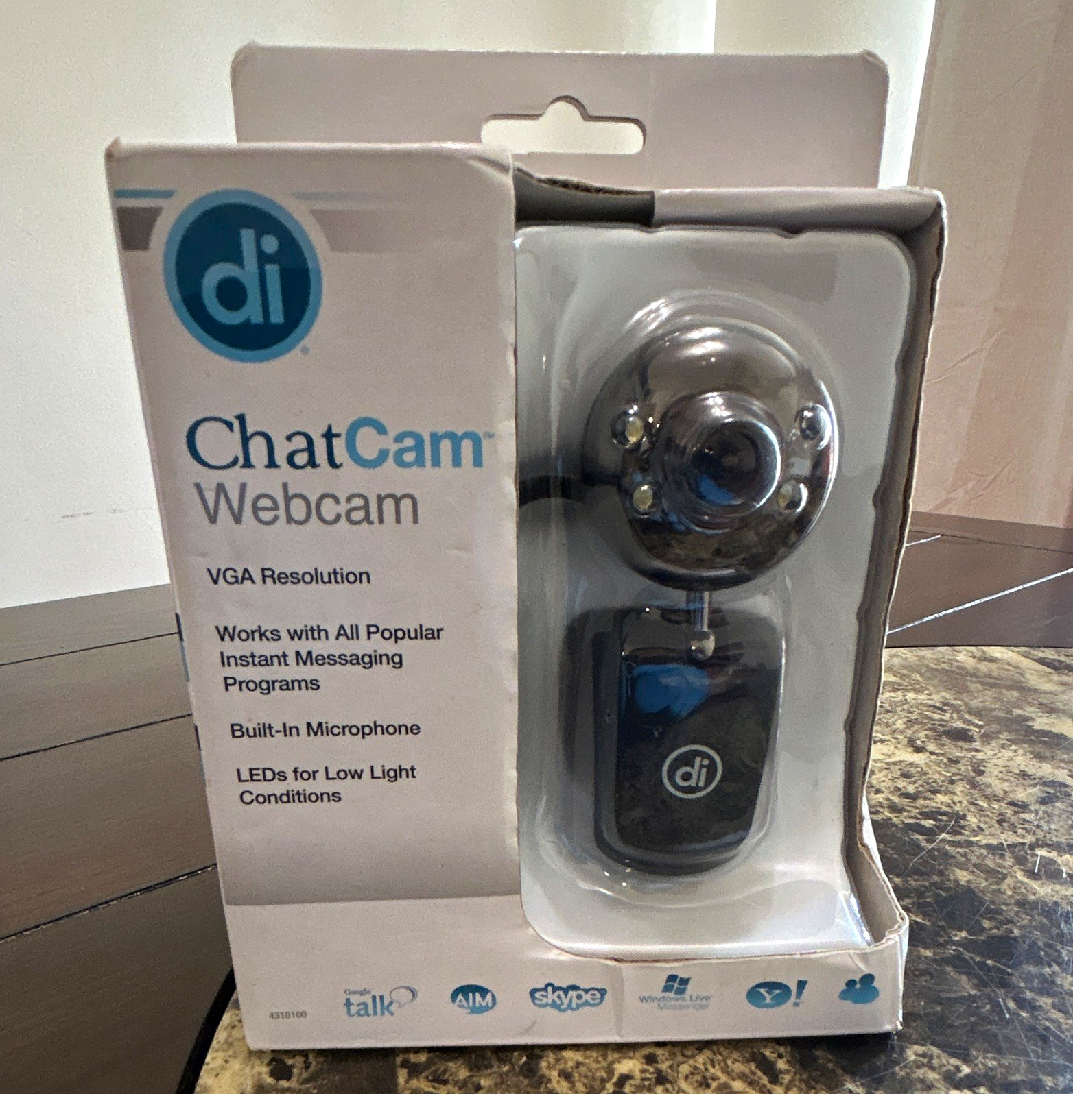 Digital Innovations ChatCam USB Webcam VGA 640x480 30fps Built-In Mic LED Lights