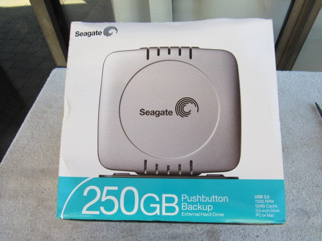 250GB new Seagate Pushbutton Backup USB 2.0 External Hard Drive ST3250601U2-RK