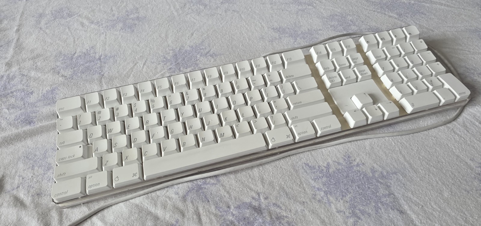 Genuine Apple Mac A1048 White Wired Full Size Keyboard with 2 USB port. Tested 