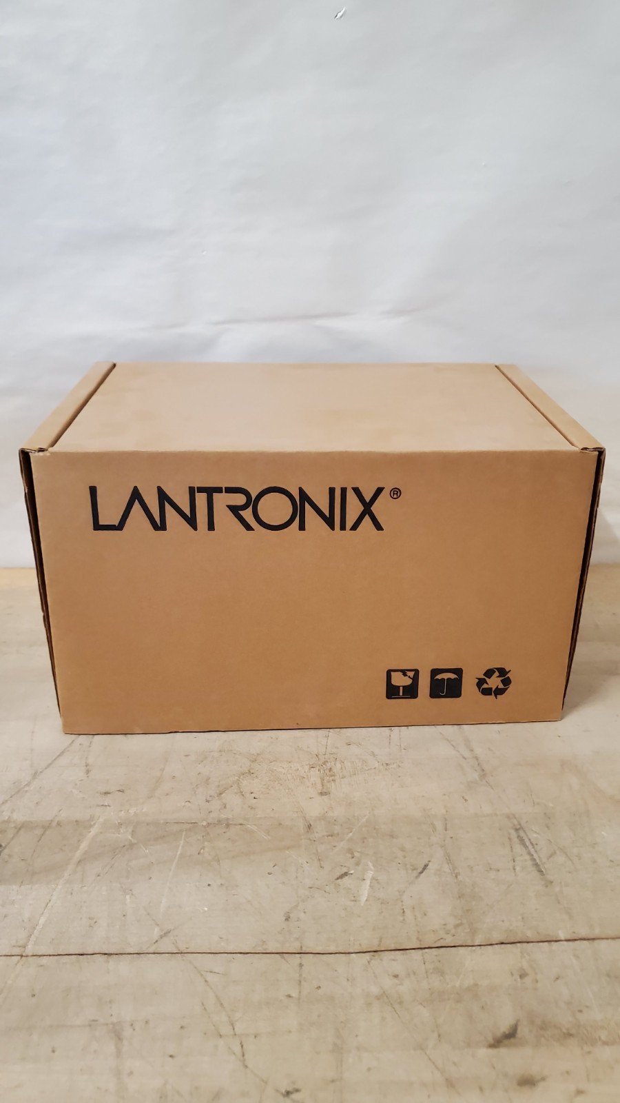 NEW Lantronix ETS16P 16 Port Terminal Server