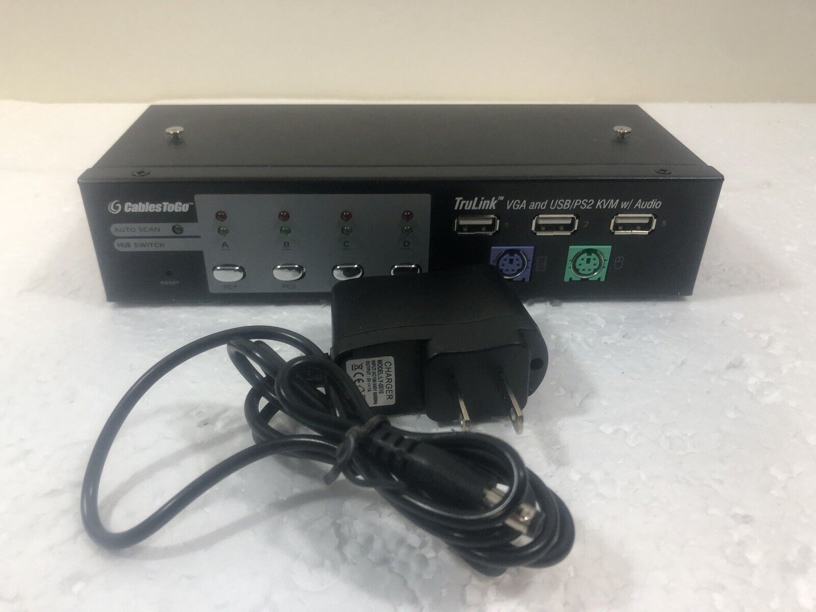 CablesToGo TruLink 35566 KVM Switch, 4-Port VGA & USB 2.0/PS2 w/ Audio