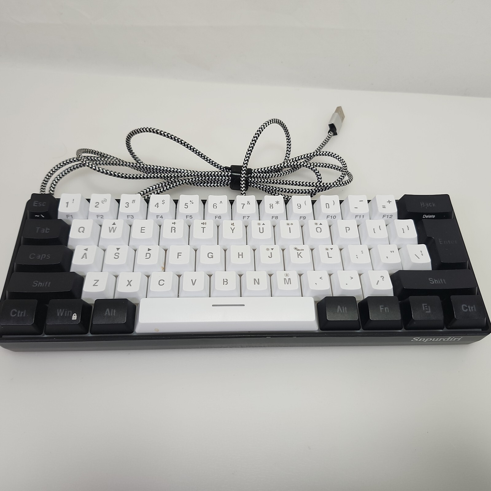 Snpurdiri v800 61-Key White Gaming Small Keyboard  Clicky Keys w USB cord
