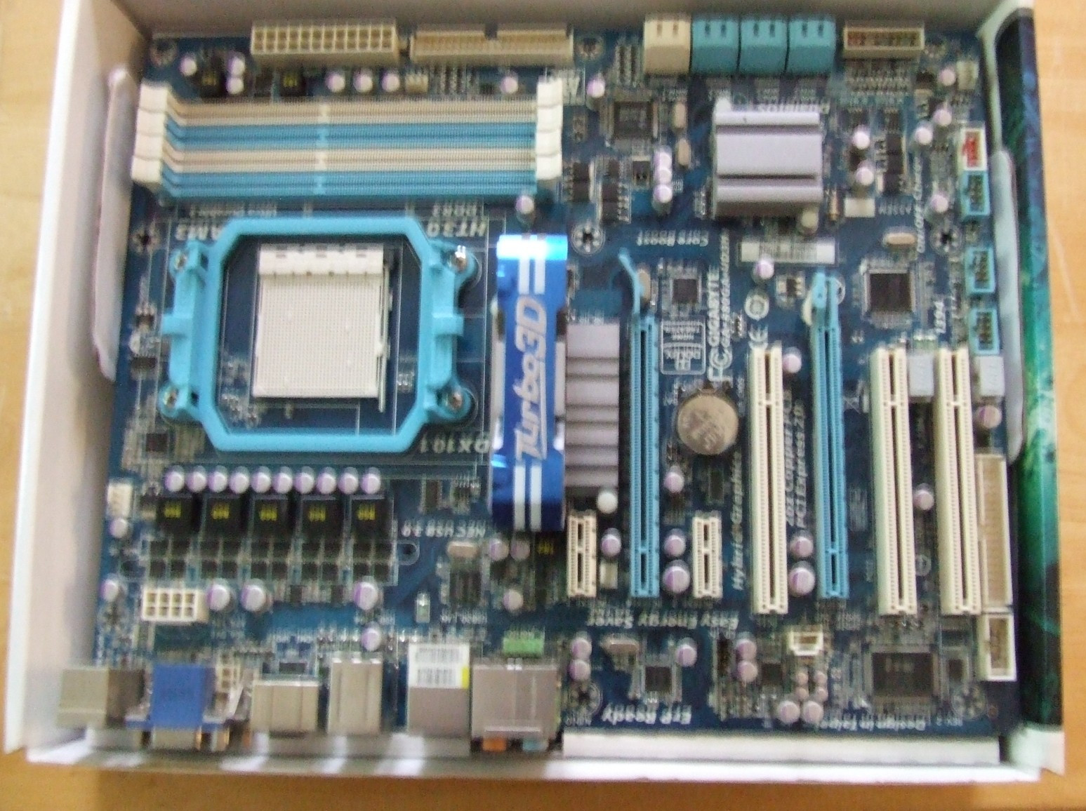 Gigabyte Technology GA-880GA-UD3H (rev. 2.0), Socket AM3, AMD Motherboard