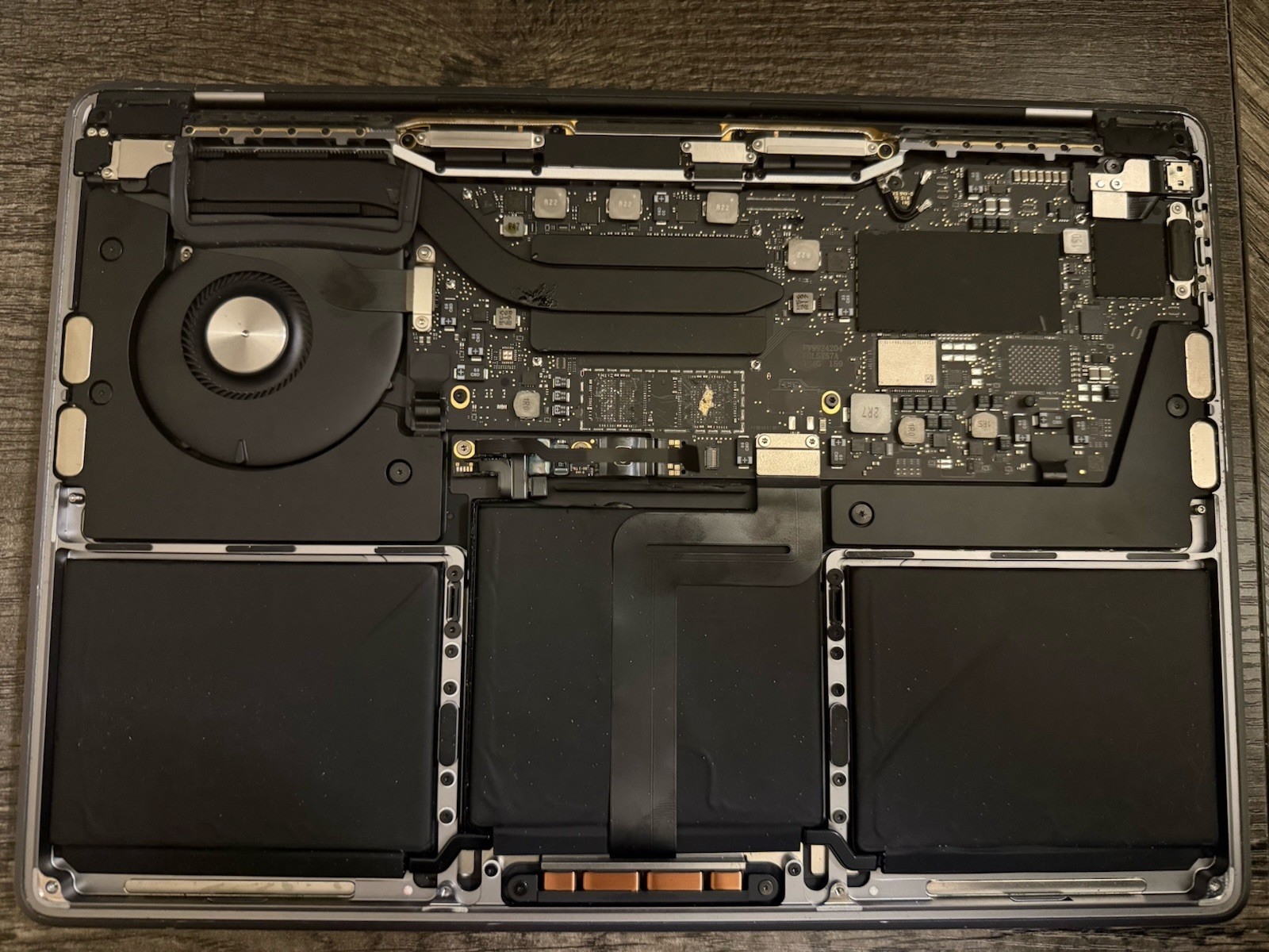 MACBOOK PRO 13" A2159 2019  (Liquid Damage) (No Power) FOR PARTS ONLY