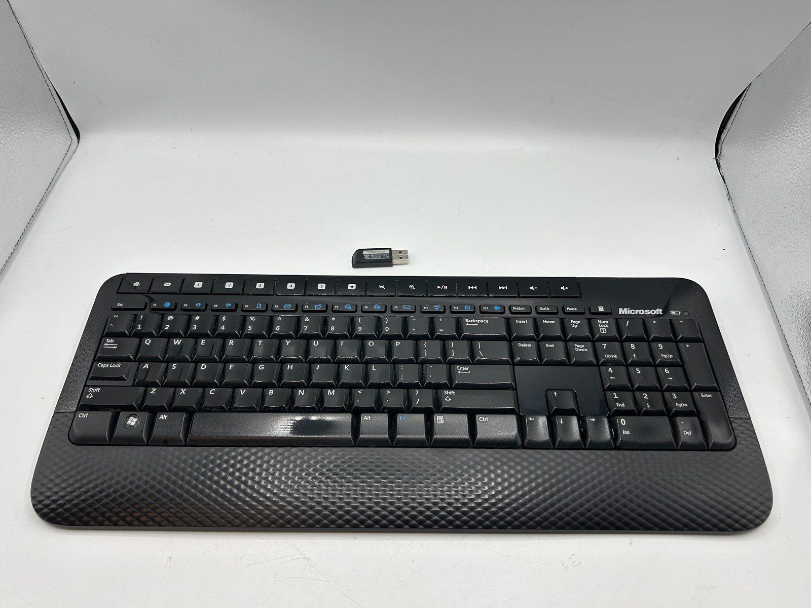 Microsoft Wireless Keyboard 2000 WITH USB Receiver Model 1477 FREE S/H