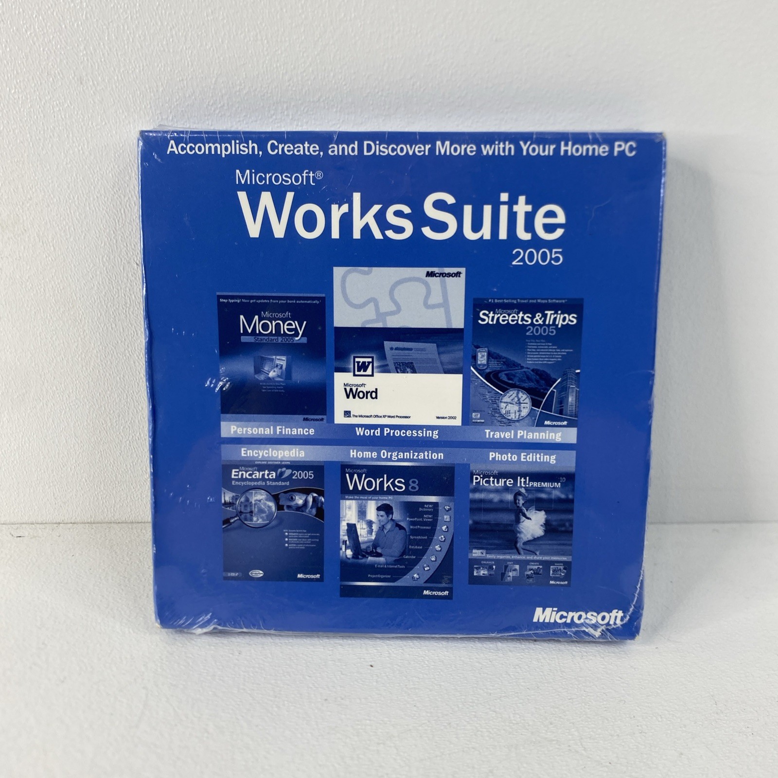 Microsoft Works Suite - Money 2005 - Word, Money, Encarta, Streets & Trips- CD