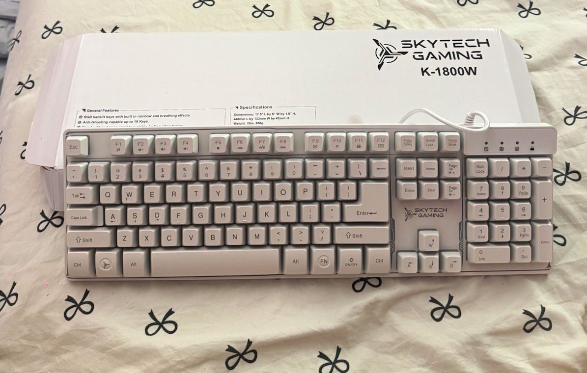 Skytech Gaming K-1800W Illuminated Wired USB Keyboard QWERTY English White/Gray