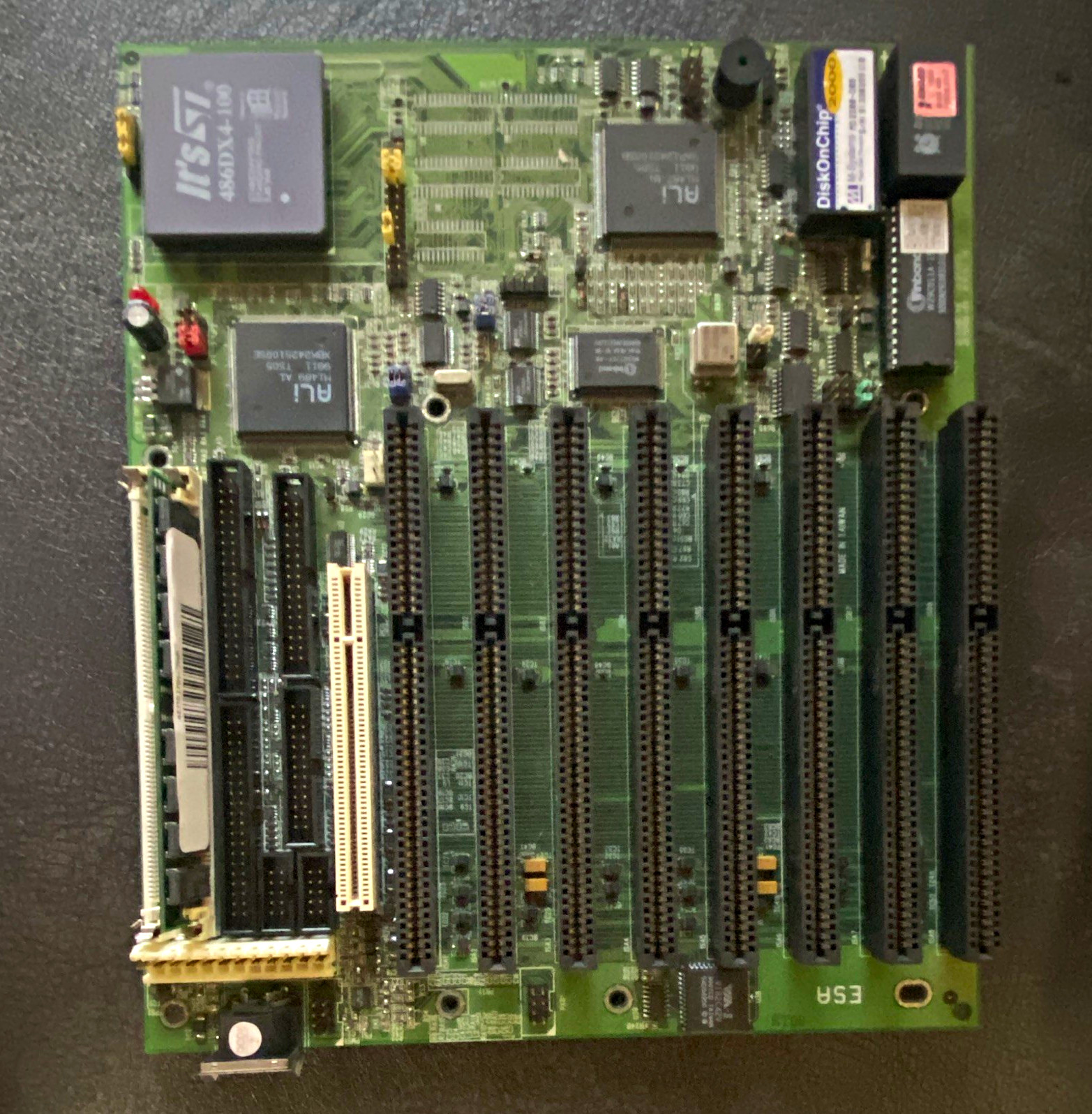 It's SI 486DX4-100 AT Socket 7 Motherboard ISA PCI 4-Slot PS/2 Audio