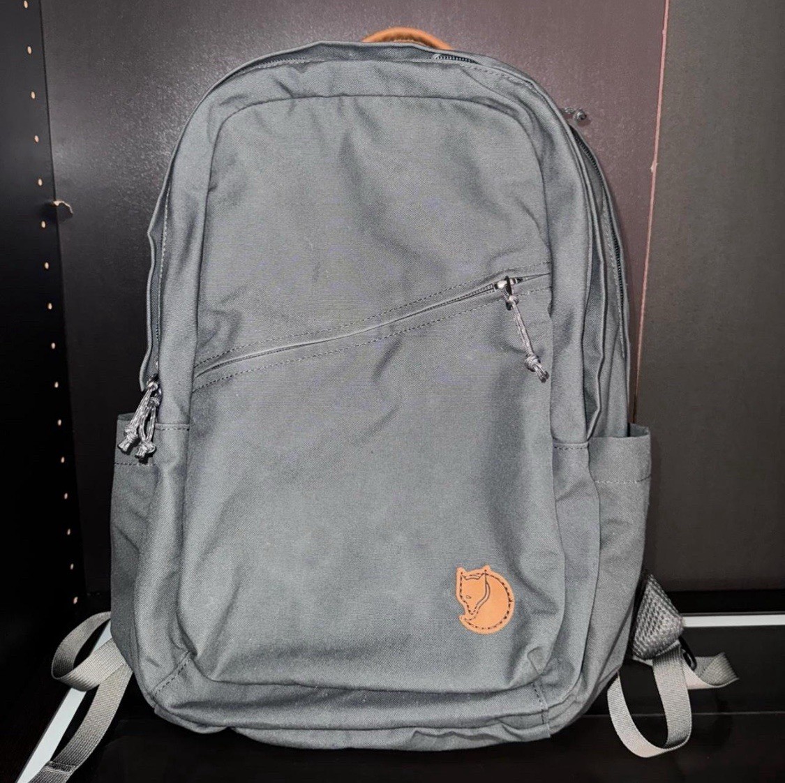 Fjallraven Raven 28L Backpack in Basalt Gray
