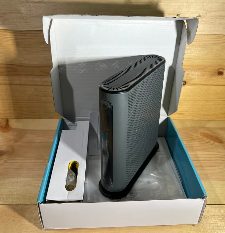 Motorola MG7700 DOCSIS 3.0 Cable Modem + AC1900 Dual-Band WiFi Router Combo