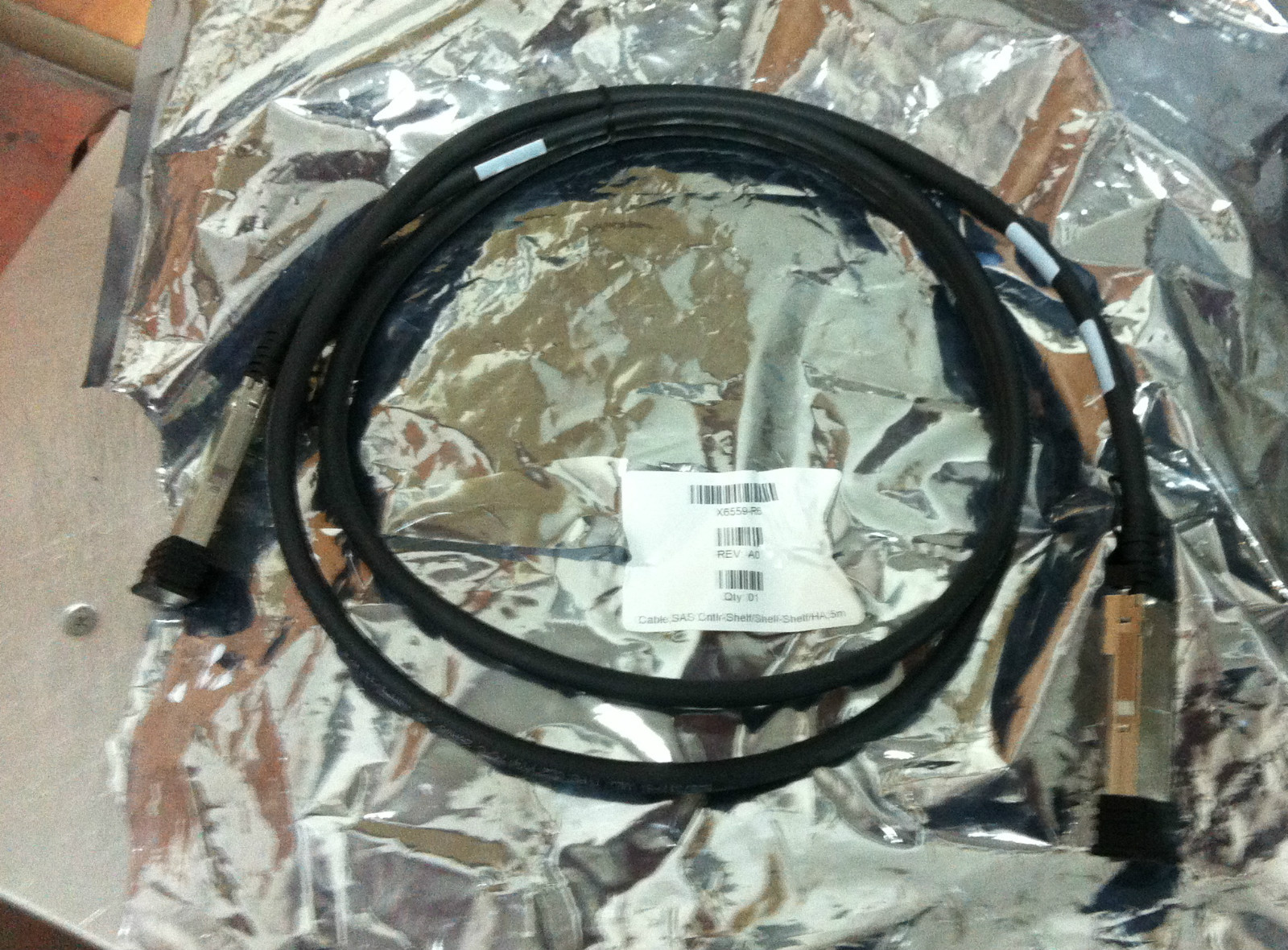 NetApp X6559-R6 112-00178 SAS Cntrl0-Shelf / Shelf-Shelf/HA 5 Meter Cable - NEW