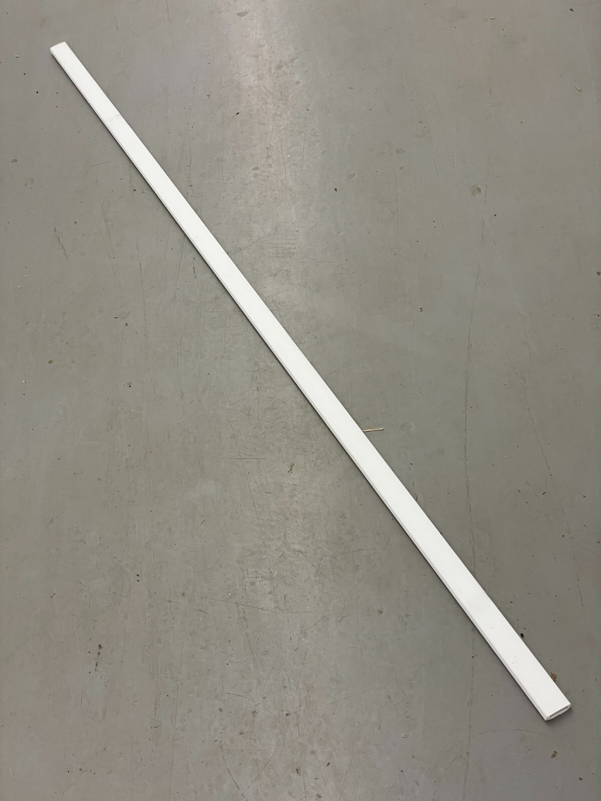 WIREMOLD USA 800BAC-WH 1-5/16 X 7/16" X 5' ADHEASIVE BACK WIRE RACEWAY WHITE 4PC