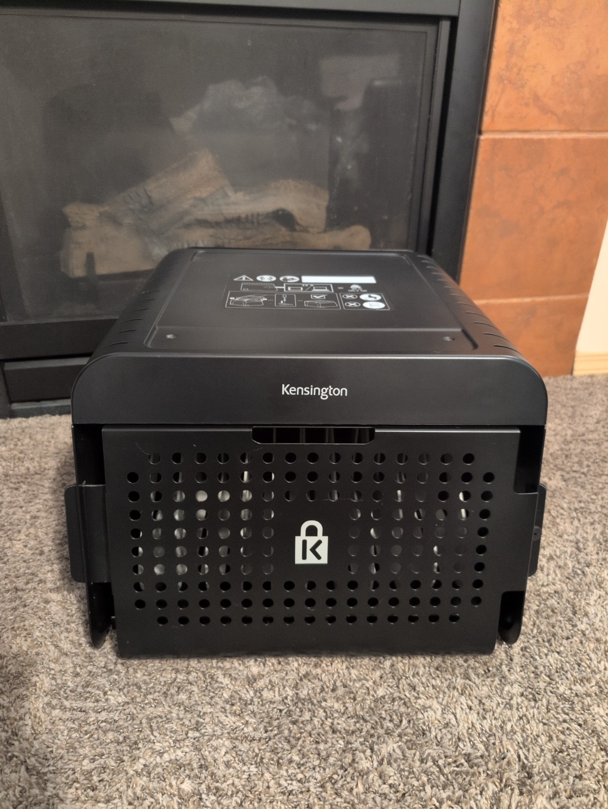 Kensington Universal Tablet and Laptop AC Lock & Charge Station (K62880NA)
