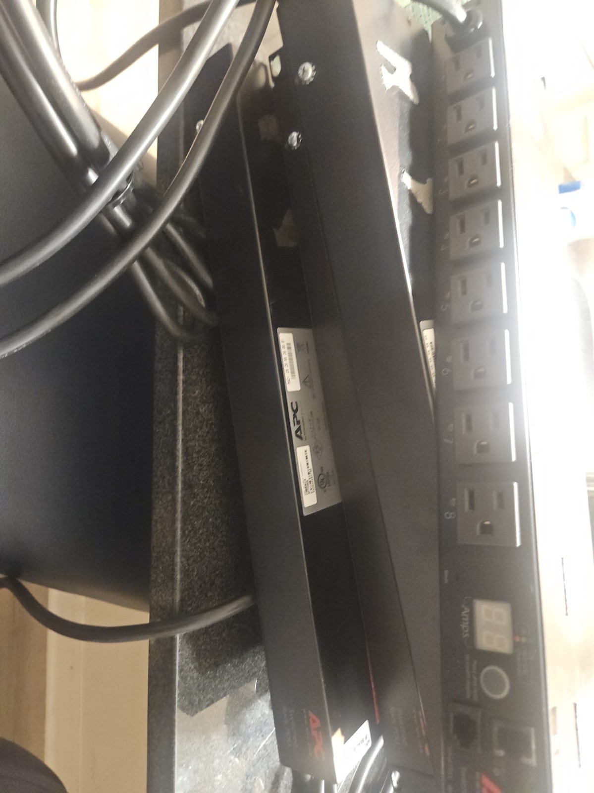 APC Metered Rack PDU 8-Outlet 120V 15A NEMA 5-15P LED Display