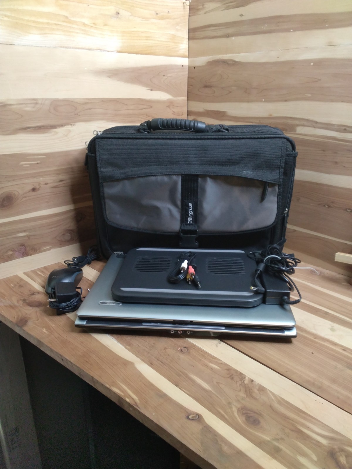 Acer Laptop Mouse Targus Cooling Board An Targus Brifecase Power Cord  An Vhs...