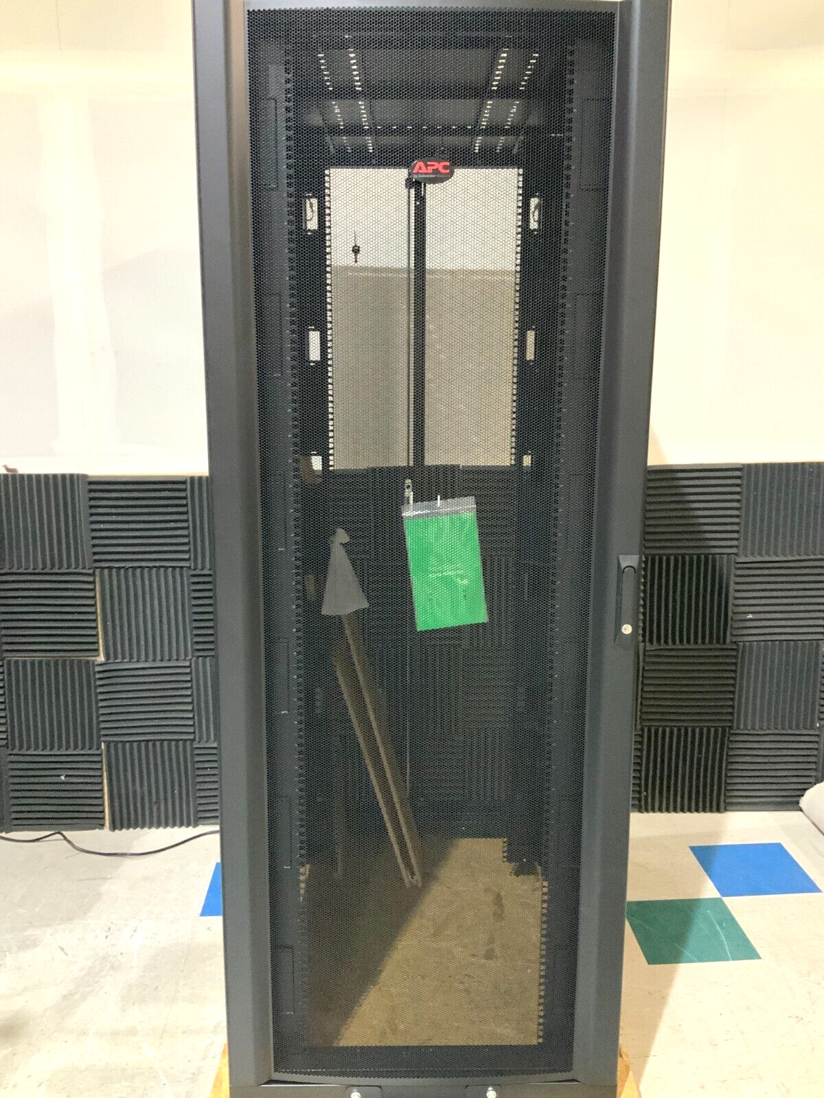 APC NetShelter SX Base Rack with Side Panels 42U AR3350 ✅❤️✅❤️ READ