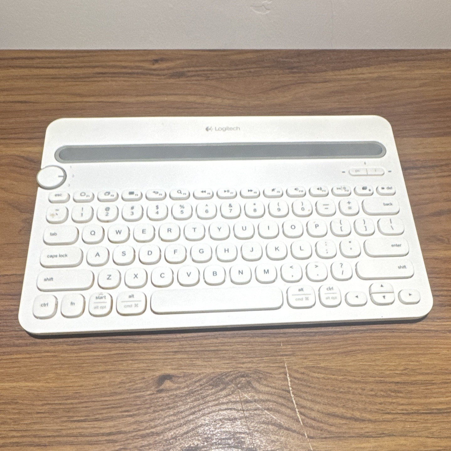 Logitech K480 Bluetooth Multi-Device Compact Keyboard Tablet Stand QWERTY White