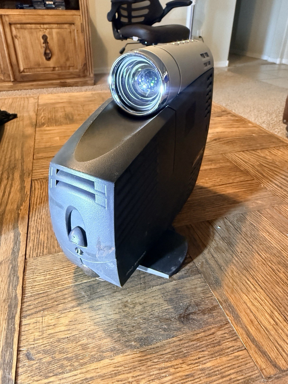 Compaq iPAQ MP3800 DLP Portable Projector Cables Remote HD 720P in carrying case