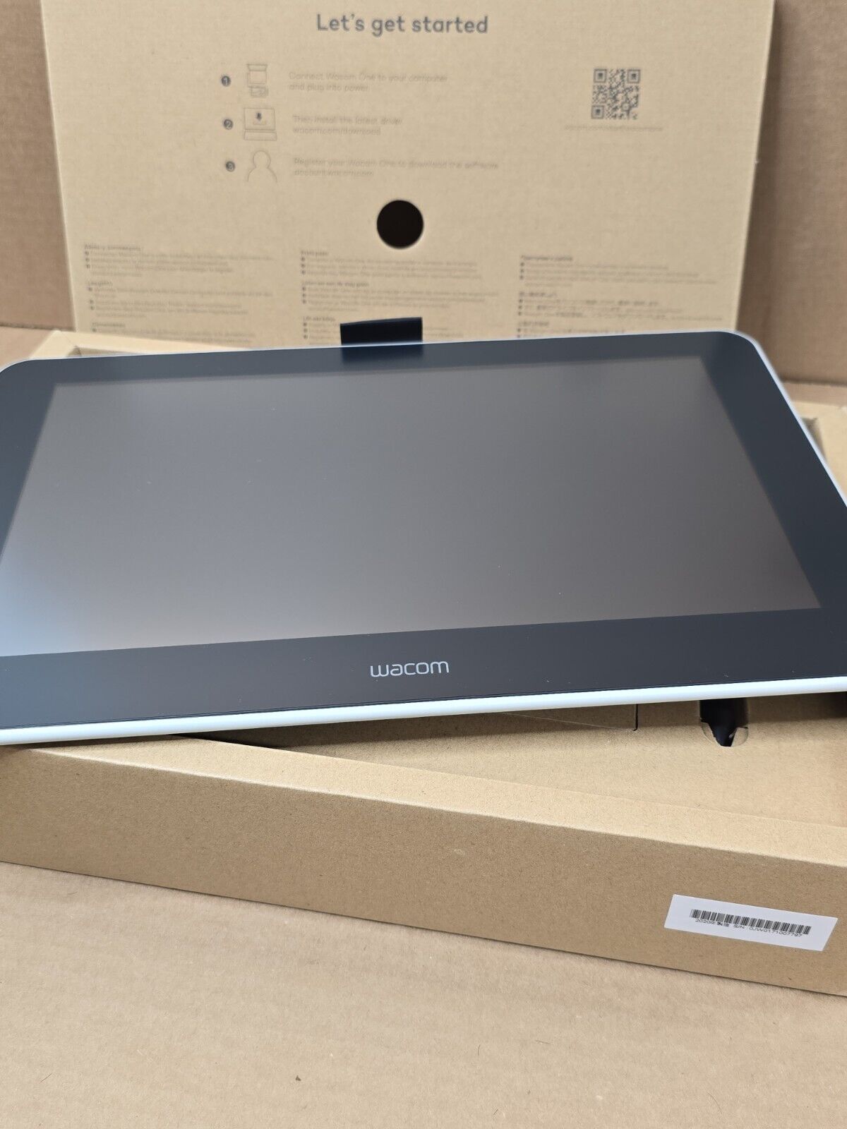 Wacom One Digital Drawing Tablet with 13.3 inch Screen, Graphics tablet 