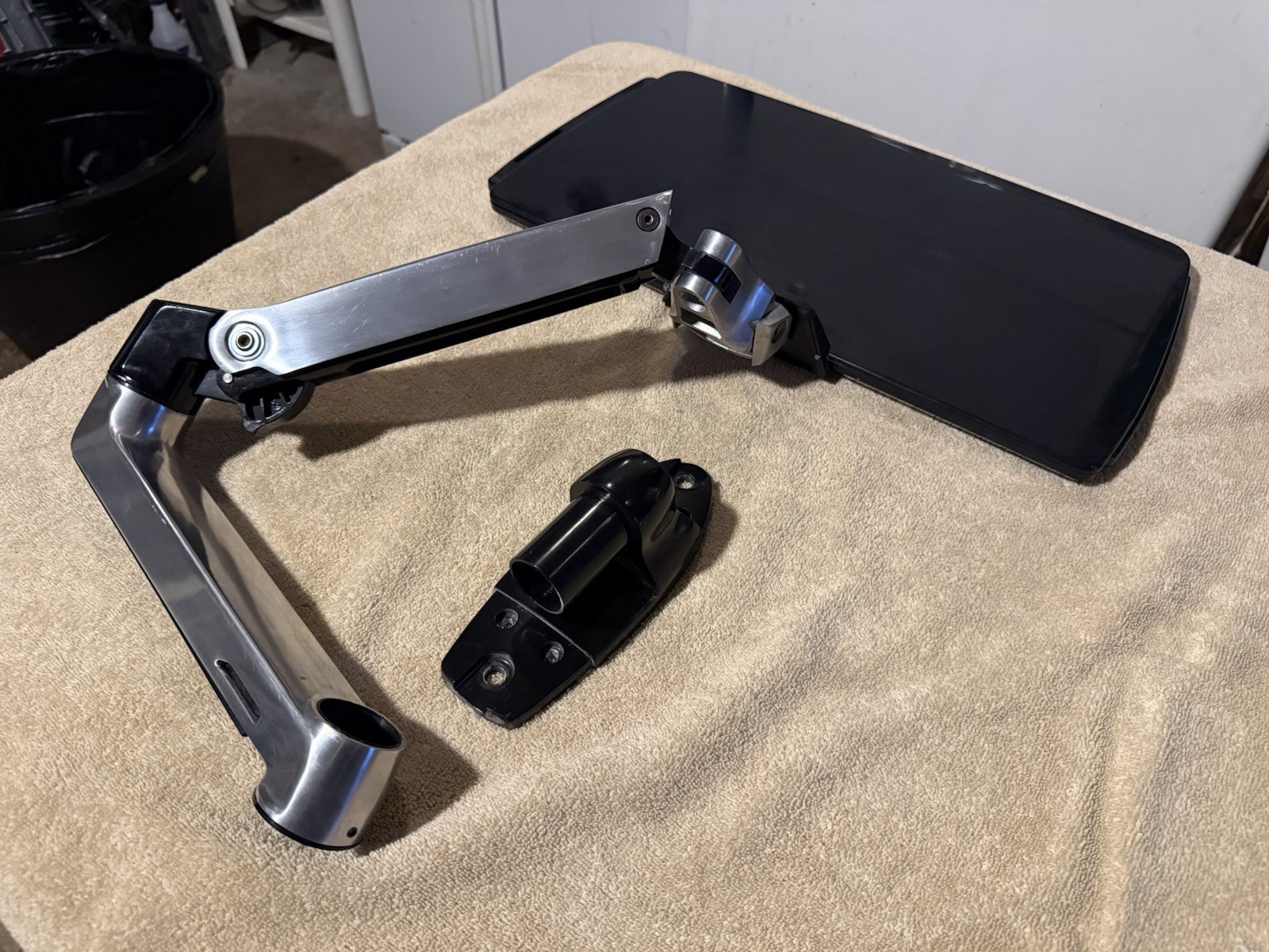 Ergotron Monitor Arm Tilt & Rotate Adjustable Desk Clamp Silver/Black