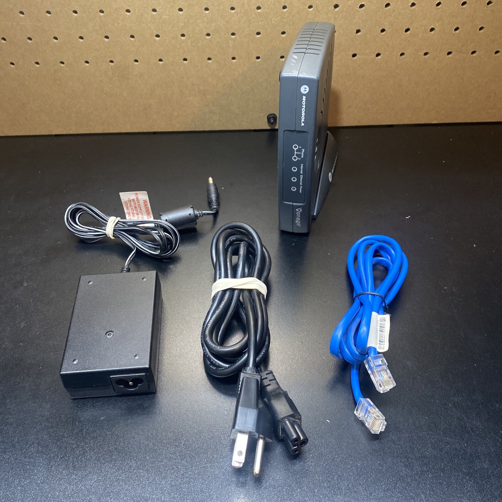 Motorola/Vonage VT2142-VD Broadband Router/Voice Gateway VoIP w/all connectors