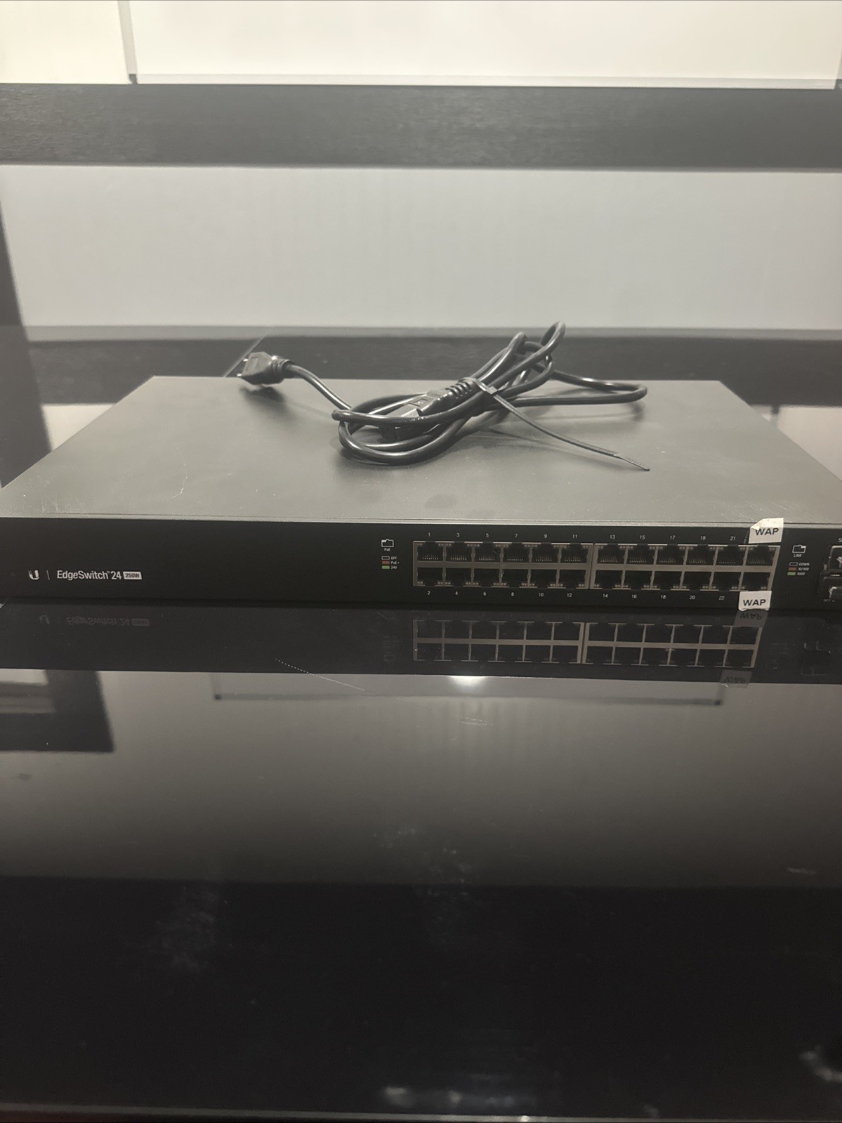 Ubiquiti Networks ES-24-LITE 24 Port Rack Mountable Ethernet Switch
