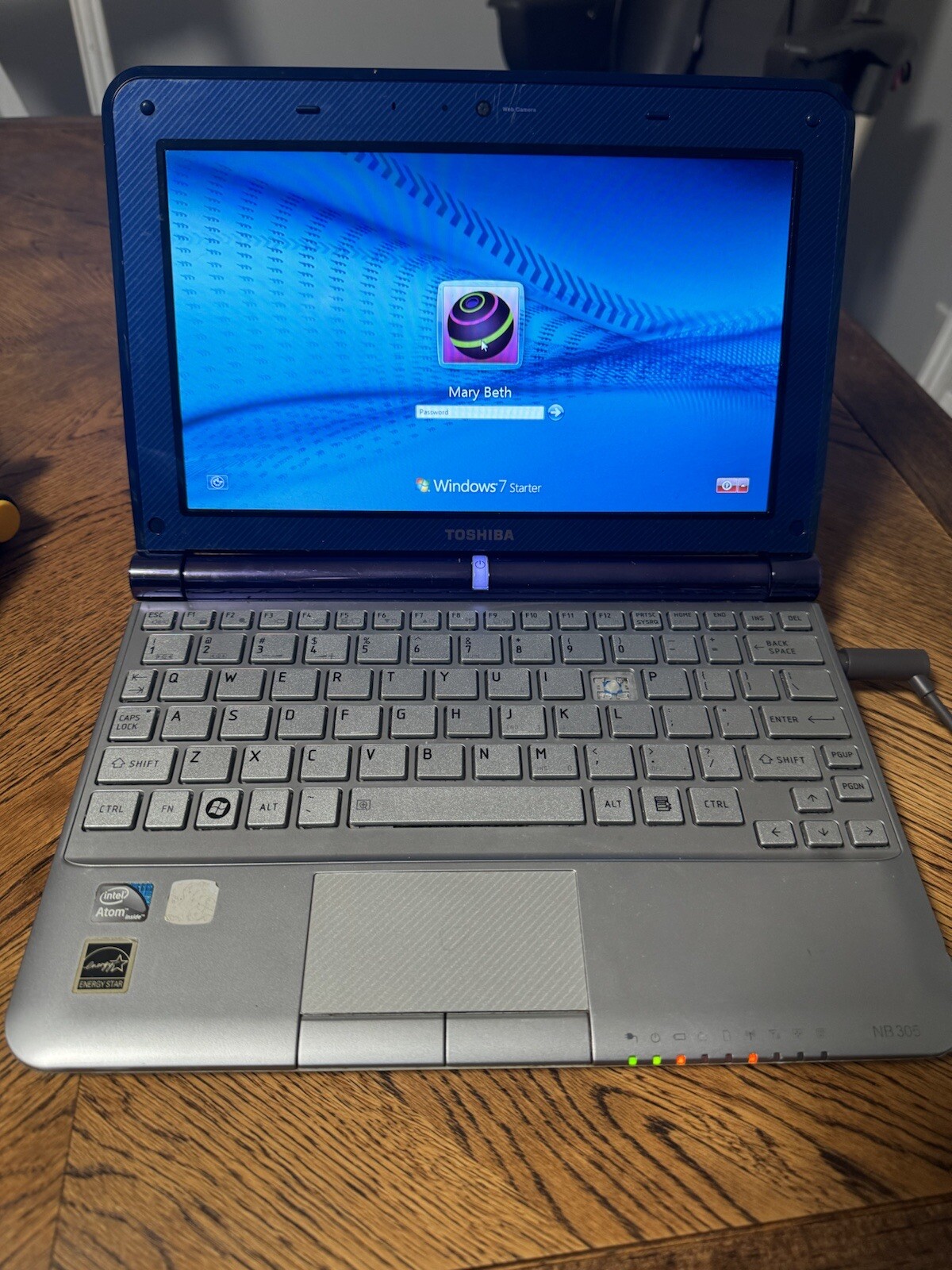 computer  Laptop Toshiba Nb305-N410BL