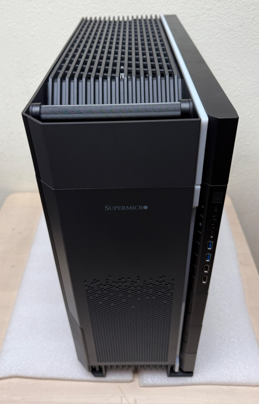 Supermicro AS-5014A-TT- M12SWA-TF + AMD Threadripper PSE-TRPR3975WX + RTX5060TI